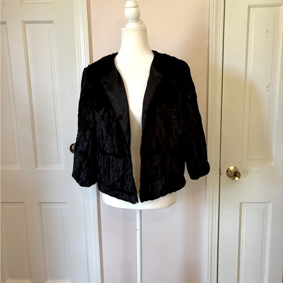 Never worn black faux fur 3/4 sleeve jacket by Jennifer Lopez, size large. - Picture 4 of 5